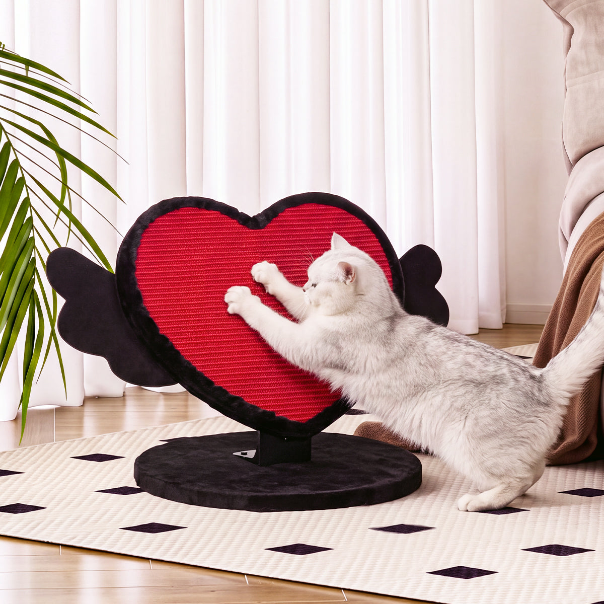 Heart-Shaped Sisal Cat Scratcher – Durable, Low-Shedding Cat Scratching Board with Cozy Plush for Indoor Cats